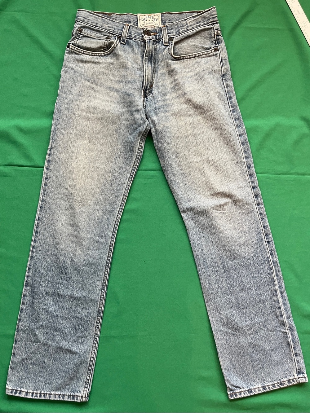 Women’s Levi’s Strauss Signature Slim Straight Size 18 Medium Wash.